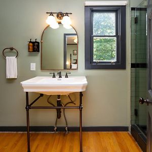 Constance Inn Standard Queen